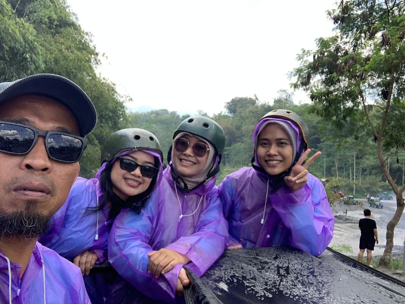 Saksikan petualangan seru PT Kamigumi Indonesia bersama Wisata Jeep Merapi Jogja. Jelajahi keindahan Merapi, nikmati trek air mendebarkan, dan ciptakan kenangan tak terlupakan!