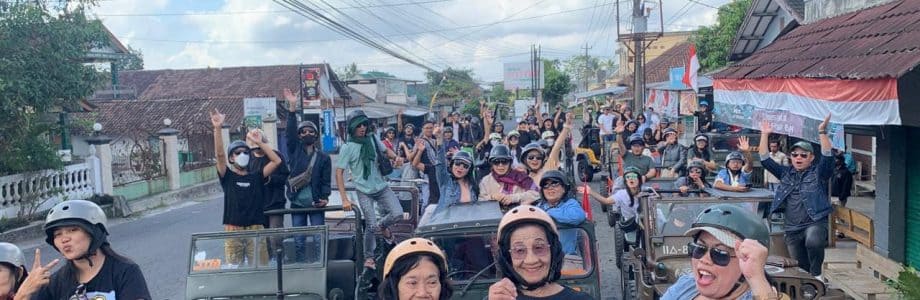 Saksikan petualangan edukatif STT Soteria Purwokerto di Wisata Jeep Merapi Jogja. Jelajahi museum mini, batu alien, dan trek air yang mendebarkan!